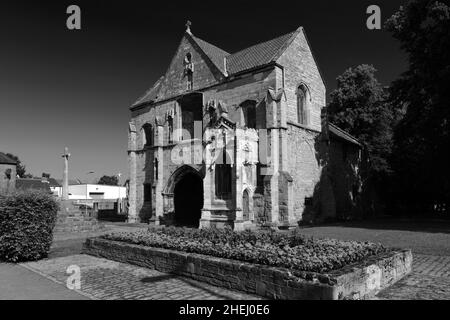 The Gatehouse of the Priory Church of Our Lady and St Cuthbert, Worksop town, Nottinghamshire, England, UK Stock Photo