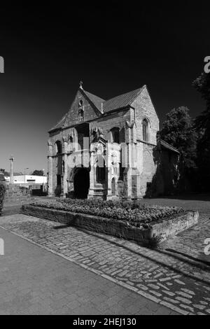 The Gatehouse of the Priory Church of Our Lady and St Cuthbert, Worksop town, Nottinghamshire, England, UK Stock Photo