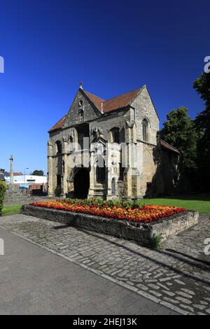 The Gatehouse of the Priory Church of Our Lady and St Cuthbert, Worksop town, Nottinghamshire, England, UK Stock Photo