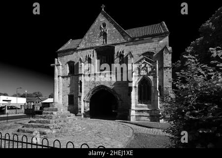 The Gatehouse of the Priory Church of Our Lady and St Cuthbert, Worksop town, Nottinghamshire, England, UK Stock Photo