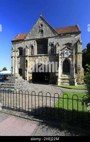 The Gatehouse of the Priory Church of Our Lady and St Cuthbert, Worksop town, Nottinghamshire, England, UK Stock Photo