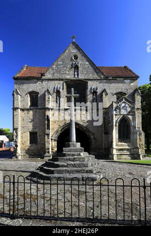 The Gatehouse of the Priory Church of Our Lady and St Cuthbert, Worksop town, Nottinghamshire, England, UK Stock Photo