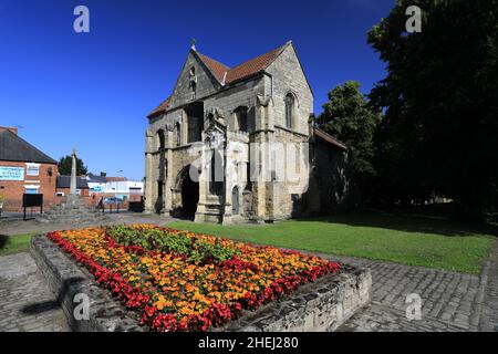 The Gatehouse of the Priory Church of Our Lady and St Cuthbert, Worksop town, Nottinghamshire, England, UK Stock Photo