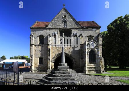 The Gatehouse of the Priory Church of Our Lady and St Cuthbert, Worksop town, Nottinghamshire, England, UK Stock Photo