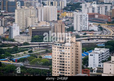 South America, Brazil, Sao Paulo. Skyscrapers, highways and corporate office buildings in the central business district, downtown city centre Stock Photo