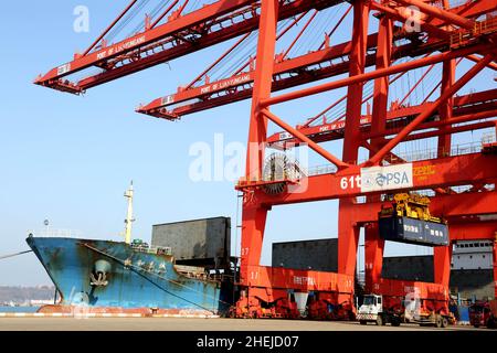 LIANYUNGANG, CHINA - JANUARY 11, 2022 - A view of cargo loading and unloading at the Port of Lianyungang, Lianyungang City, Jiangsu Province, China, J Stock Photo