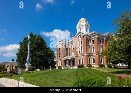 Mount Vernon, Indiana, USA - August 24, 2021: The Posey County Courthouse Stock Photo