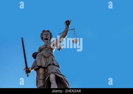 Justitia (Lady Justice) Skulptur at the Roemerberg  in Frankfurt, built in 1887. Stock Photo