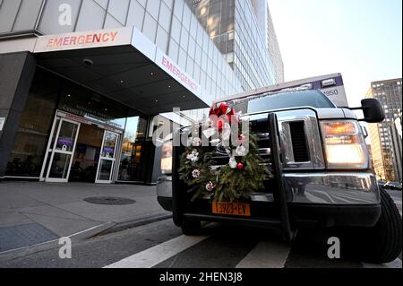 New York, USA. 11th Jan, 2022. An ambulance is parked outside the NYU Langone Health Emergency entrance in York, NY, on January 11, 2022. Federal data shows that U.S. COVID-19 hospitalizations have reached a new high, surpassing last winter's pandemic peak, as staff shortages and a heavy influx of patients continue to strain the U.S. health care system. (Photo by Anthony Behar/Sipa USA) Credit: Sipa USA/Alamy Live News Stock Photo