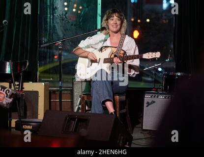 Austin, TX, USA. 21st Oct, 2021. Singer songwriter EMILY WHETSTONE performs at the Hole in the Wall next to the campus of the University of Texas at Austin on October 21, 2021. Whetstone's song ''New Mexico'' is about the abortion she received there five years ago. (Credit Image: © Bob Daemmrich/ZUMA Press Wire) Stock Photo