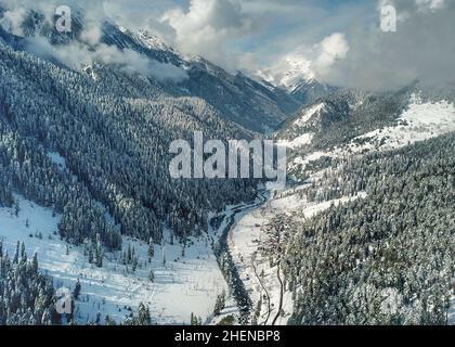 Anantnag, India. 11th Jan, 2022. Arial View Of snow covered forests at Pahalgam On January 11, 2020 After snowfall, Pahalgam is located some 100 kilometres from capital city Srinagar. (Photo by Aasif Shafi/Pacific Press) Credit: Pacific Press Media Production Corp./Alamy Live News Stock Photo