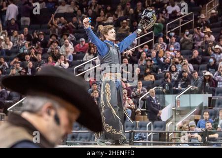 NEW YORK, NY - JANUARY 08: Kyler Oliver rides Bentley for the win during the Professional Bull Riders 2022 Unleash The Beast event at Madison Square G Stock Photo