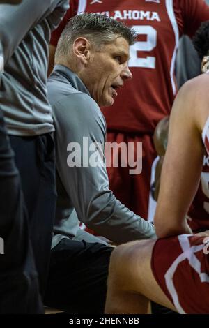 Oklahoma head coach Porter Moser reacts after a play during the second ...