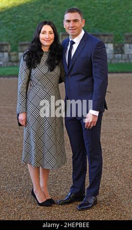 Former rugby league footballer and Motor Neurone Disease fundraiser Kevin Sinfield, with his wife Jayne Sinfield, ahead of receiving an OBE at an investiture ceremony at Windsor Castle. Picture date: Wednesday January 12, 2022. Stock Photo