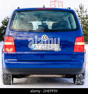 Dolyna, Ukraine December 22, 2021: Volkswagen Touran and Car Service Book.  Editorial Stock Image - Image of bill, business: 238692929