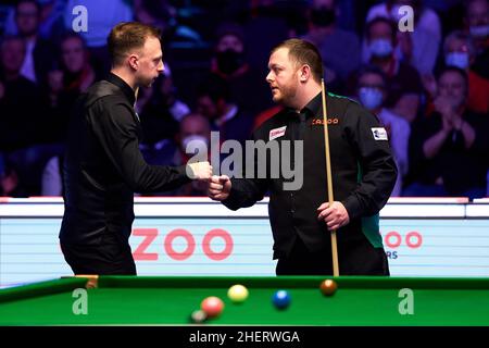 Mark Allen, (right) congratulates Judd Trump on his victory during day four of the 2022 Cazoo Masters at Alexandra Palace, London. Picture Date: Wednesday January 12, 2022. See PA Story SNOOKER Masters. Photo credit should read: John Walton/PA Wire. RESTRICTIONS: Use subject to restrictions. Editorial use only, no commercial use without prior consent from rights holder. Stock Photo