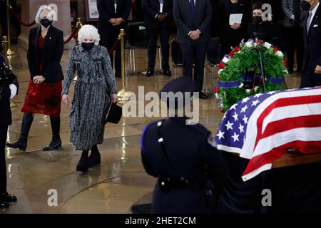 Washington, USA. 12th Jan, 2022. WASHINGTON, DC - JANUARY 12: Landra Reid (2nd L), widow of former Sen. Harry Reid of Nevada, carries one of her husband's hats before placing it next to his flag-draped casket during his memorial ceremony in the U.S. Capitol Rotunda on January 12, 2022 in Washington, DC. Senate Sergeant at Arms Karen Gibson is at left. A Democrat, Reid represented Nevada in Congress for more than 30 years, eight as the Senate majority leader. (Photo by Chip Somodevilla/Pool/Sipa USA) Credit: Sipa USA/Alamy Live News Stock Photo