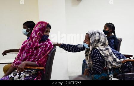 Kolkata, West Bengal, India. 12th Jan, 2022. Vaccination camp for street children from 15-17 years of age on an occassion of 159th birthday anniversary of Swami Vivekananda amid coronavirus emergency in Peerless hospital, Kolkata, India, 12 January, 2022. (Credit Image: © Indranil Aditya/ZUMA Press Wire) Stock Photo