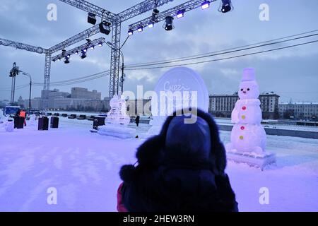 Moscow, Moscow, Russia. 11th Jan, 2022. Muscovites visit the International Festival ''Snow and Ice'' which will take place in Moscow's Gorky Park from January 2 to February 28. (Credit Image: © Carlos Escalona/ZUMA Press Wire) Stock Photo