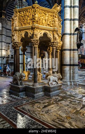 The pulpit of Siena Cathedral is made of Carrara marble and was sculpted in northern Gothic style. Siena, Italy, Aug. 2021 Stock Photo
