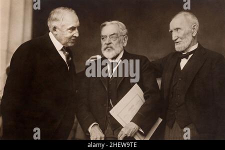 U.S. President Warren G. Harding with Robert Todd Lincoln and U.S. Congressman from Illinois and former Speaker of the U.S. House of Representatives Joseph Cannon, Washington DC, USA, Harris & Ewing, May 30, 1922 Stock Photo