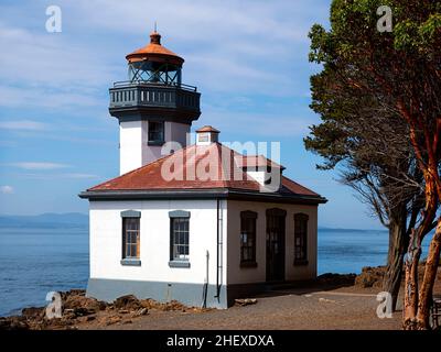 WA21110-00...WASHINGTON - Lime Kiln Lighthouse located on the edge of Haro Strait on San Juan Island. Stock Photo
