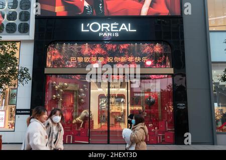 SHANGHAI, CHINA - JANUARY 12, 2022 - L 'Oreal Paris flagship store in Shanghai, China, January 12, 2022. Stock Photo