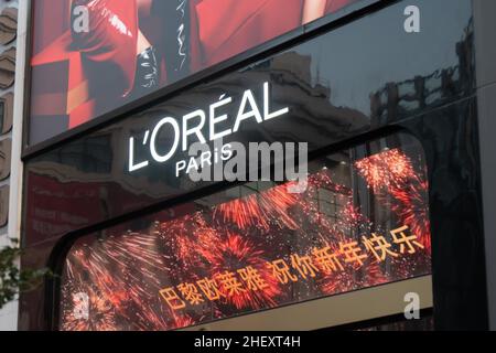 SHANGHAI, CHINA - JANUARY 12, 2022 - L 'Oreal Paris flagship store in Shanghai, China, January 12, 2022. Stock Photo