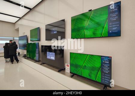 Shanghai, Shanghai, China. 13th Jan, 2022. On January 12, 2022, in Shanghai, Huawei's newly released flagship notebook matebook x Pro has been displayed and sold in Huawei's global flagship store on Nanjing Road. (Credit Image: © SIPA Asia via ZUMA Press Wire) Stock Photo