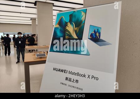 Shanghai, Shanghai, China. 13th Jan, 2022. On January 12, 2022, in Shanghai, Huawei's newly released flagship notebook matebook x Pro has been displayed and sold in Huawei's global flagship store on Nanjing Road. (Credit Image: © SIPA Asia via ZUMA Press Wire) Stock Photo