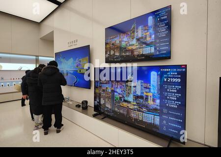 Shanghai, Shanghai, China. 13th Jan, 2022. On January 12, 2022, in Shanghai, Huawei's newly released flagship notebook matebook x Pro has been displayed and sold in Huawei's global flagship store on Nanjing Road. (Credit Image: © SIPA Asia via ZUMA Press Wire) Stock Photo