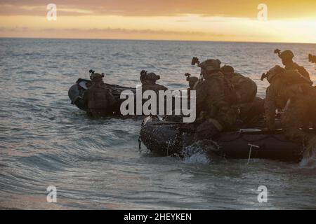 Ewa Beach, Hawaii, USA. 8th Jan, 2022. U.S. Marines with the 31st Marine Expeditionary Unit (MEU) launch combat rubber raiding crafts during a bottom-up visit, board, search, and seizure mission to intercept sensitive equipment during Realistic Urban Training Exercise 22.1 (RUTEX) at Joint Base Pearl Harbor-Hickam, Hawaii, Jan 8, 2022. The purpose of the RUTEX is to incorporate the specialized individual and small-unit skills of the MEU and conduct high-intensity, advanced, and complex Marine Air-Ground Task Force operations to prepare MEUs and other designated forces to support the geogra Stock Photo
