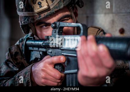 Fort Pickett, Virginia, USA. 9th Jan, 2022. Marines with Echo Company, 2nd Battalion, 23rd Marine Regiment, 4th Marine Division, undergo combat exercises inside a military operations in urban terrain (MOUT) training village at Fort Pickett, Virginia on Jan. 9, 2022. MOUT villages simulate the urban landscape Marines can find themselves in while operating within close-quarters environments. The Department of Defense, through the U.S. Northern Command, and in support of the Department of Homeland Security, is providing transportation, temporary housing, medical screening, and general support Stock Photo