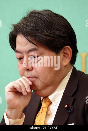 Tokyo, Japan. 13th Jan, 2022. Japanese Foreign Minister Yoshimasa Hayashi speaks at the Japan National Press Club in Tokyo on Thursday, January 13, 2022. Hayashi acknowledged recent clusters of COVID-19 have possibly caused from U.S. military bases. He said it was not necessary to revise Japan-U.S. State of Forces Agreement (SOFA). Credit: Yoshio Tsunoda/AFLO/Alamy Live News Stock Photo