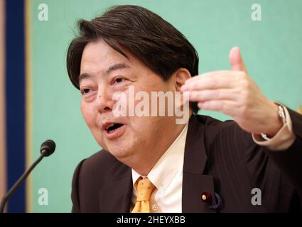 Tokyo, Japan. 13th Jan, 2022. Japanese Foreign Minister Yoshimasa Hayashi speaks at the Japan National Press Club in Tokyo on Thursday, January 13, 2022. Hayashi acknowledged recent clusters of COVID-19 have possibly caused from U.S. military bases. He said it was not necessary to revise Japan-U.S. State of Forces Agreement (SOFA). Credit: Yoshio Tsunoda/AFLO/Alamy Live News Stock Photo