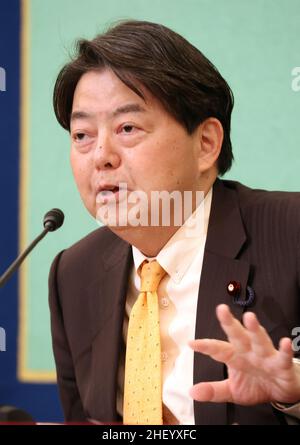 Tokyo, Japan. 13th Jan, 2022. Japanese Foreign Minister Yoshimasa Hayashi speaks at the Japan National Press Club in Tokyo on Thursday, January 13, 2022. Hayashi acknowledged recent clusters of COVID-19 have possibly caused from U.S. military bases. He said it was not necessary to revise Japan-U.S. State of Forces Agreement (SOFA). Credit: Yoshio Tsunoda/AFLO/Alamy Live News Stock Photo