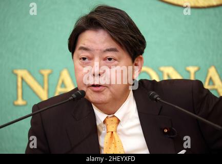 Tokyo, Japan. 13th Jan, 2022. Japanese Foreign Minister Yoshimasa Hayashi speaks at the Japan National Press Club in Tokyo on Thursday, January 13, 2022. Hayashi acknowledged recent clusters of COVID-19 have possibly caused from U.S. military bases. He said it was not necessary to revise Japan-U.S. State of Forces Agreement (SOFA). Credit: Yoshio Tsunoda/AFLO/Alamy Live News Stock Photo