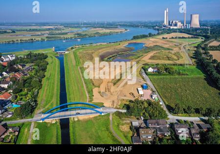 Dinslaken, North Rhine-Westphalia, Germany - The Emscher estuary into the Rhine. On the right, the construction site of the New Emschermouth in front Stock Photo