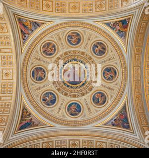 ROME, ITALY - AUGUST 31, 2021: The ceiling fresco (new testament scenes and angels) in the side cupola in the church Chiesa del Sacro Cuore di Gesù. Stock Photo