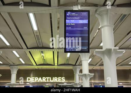 France lifts UK travel ban effective from January 14th 2022, French minister Jean-Baptiste Lemoyne confirmed on January 13th 2022. Here in St Pancras at the Eurostar entrance the last day of being quiet, London, UK Stock Photo