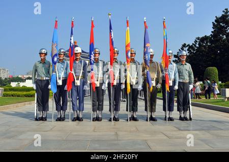 The ceremonial changing of the guard at  Chiang Kai-shek Memorial Hall, Taipei, Taiwan (國立中正紀念堂, 台北市, 台灣) Stock Photo