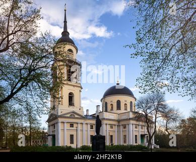 Cathedral of the Holy Trinity in the central park of Kaluga, Russia Stock Photo