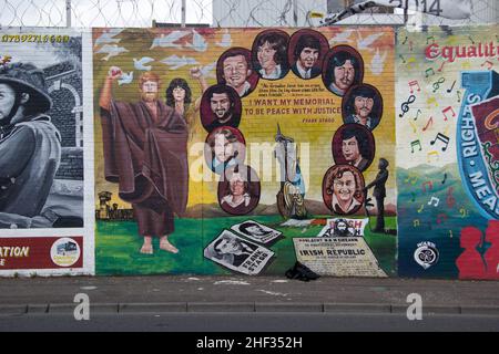 The Peace Lines are a series of separation walls located in Northern Ireland Stock Photo
