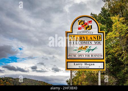 A Maryland Welcomes You sign on the highway marking the state border with West Virginia. Stock Photo