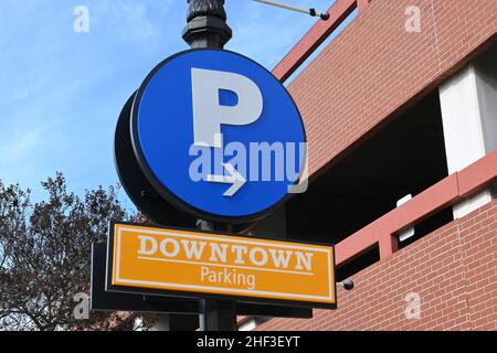 SANTA ANA, CALIFORNIA - 12 JAN 2022: Downtown Parking structure signs near the Civic Center. Stock Photo