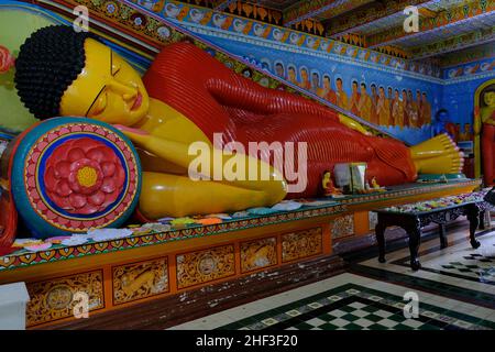 Sri Lanka Anuradhapura - Isurumuniya Rajamaha Viharaya Reclining buddha statue Stock Photo