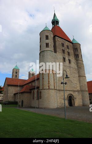 St. Bonifatius, ein ehemaliges freiweltliches Damenstift mit einer Stiftskirche in Freckenhorst, Landkreis Warendorf, Nordrhein-Westfalen, Deutschland Stock Photo
