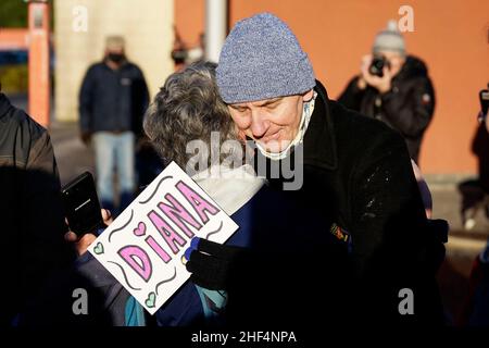 A supporter embraces retired GP Dr Diana Warner outside HMP Bronzefield, in Surrey, following her release from the prison. Ecologist Emma Smart undertook a 26-day hunger strike during her incarceration and was sentenced in November, along with other members of Insulate Britain, to serve four months for breaking a High Court injunction by taking part in a blockade at junction 25 of the M25 motorway during the morning rush hour on October 8, 2021. Picture date: Friday January 14, 2022. Stock Photo