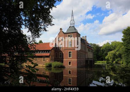 Wasserschloss Senden, ehemaliges Rittergut, Kreis Coesfeld, Nordrhein-Westfalen, Deutschland  /  Wasserschloss Senden, former manor house, Coesfeld di Stock Photo