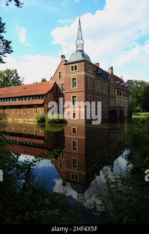 Wasserschloss Senden, ehemaliges Rittergut, Kreis Coesfeld, Nordrhein-Westfalen, Deutschland  /  Wasserschloss Senden, former manor house, Coesfeld di Stock Photo